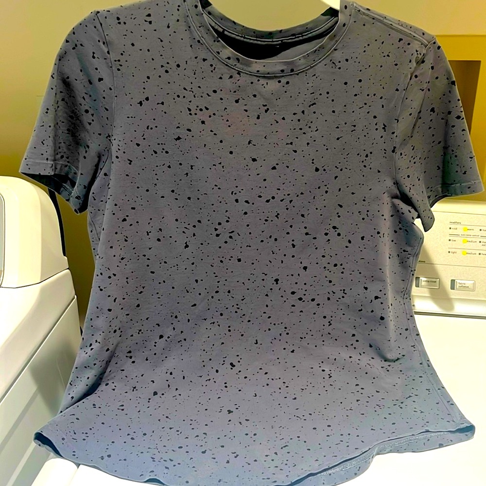 Lululemon tee shirt